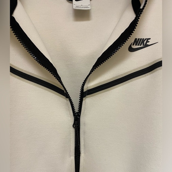 Nike Sportswear Tech Fleece Full Zip Hoodie. Size L. - Picture 2 of 4